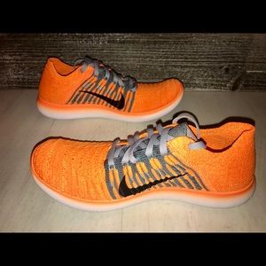 NWT! WOMENS NIKE FREE RN FLYKNIT